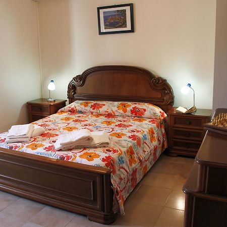 Casa Dada Apartment Чефалу Стая снимка
