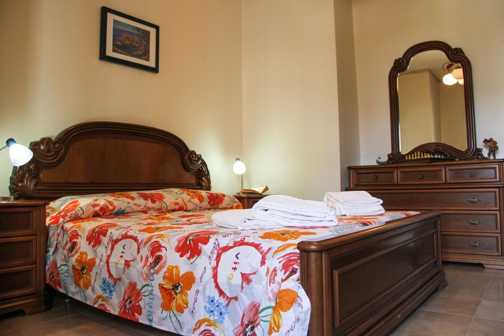 Casa Dada Apartment Чефалу Стая снимка