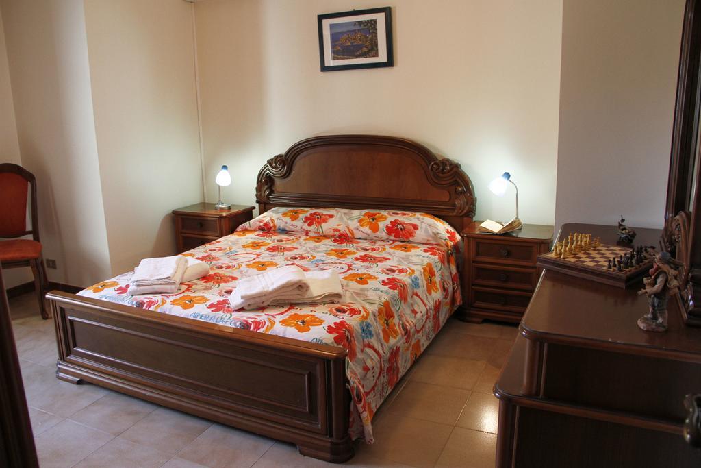 Casa Dada Apartment Чефалу Стая снимка